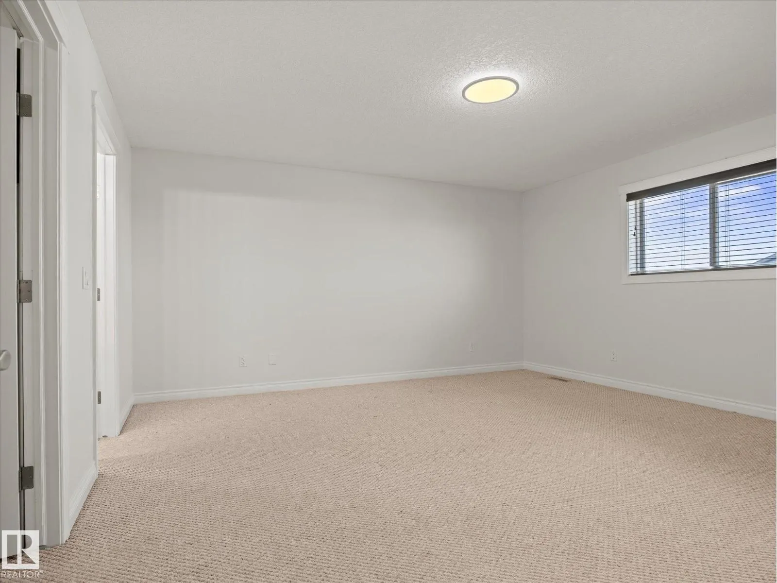4704 160 AV NW