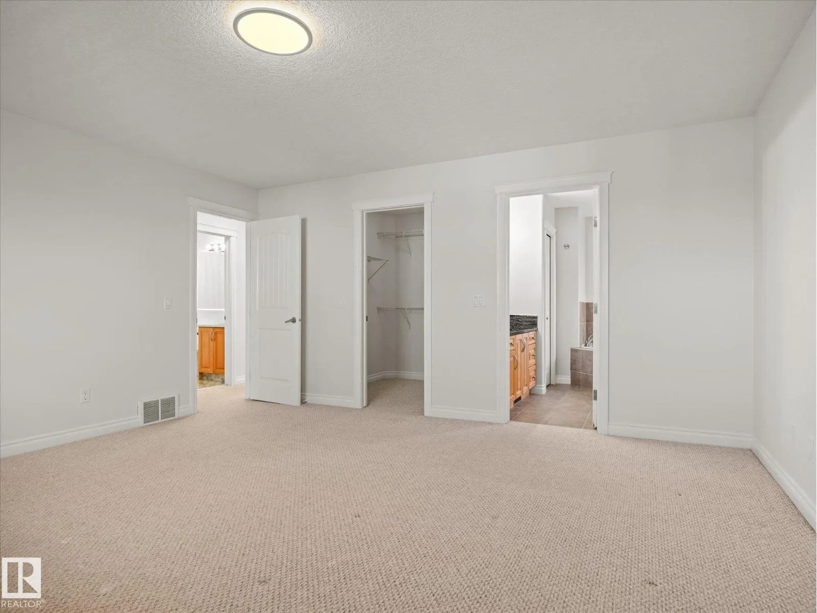 4704 160 AV NW