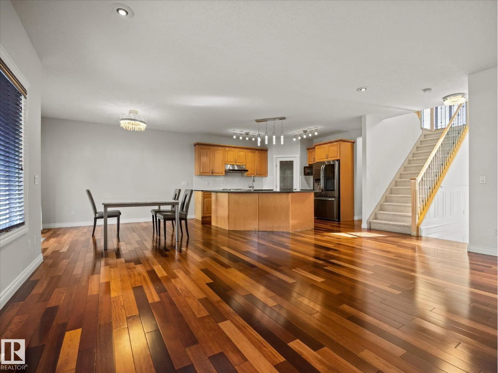 4704 160 AV NW