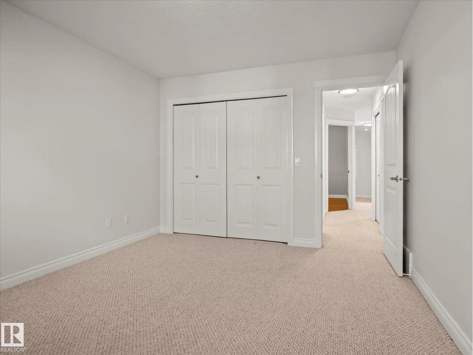 4704 160 AV NW