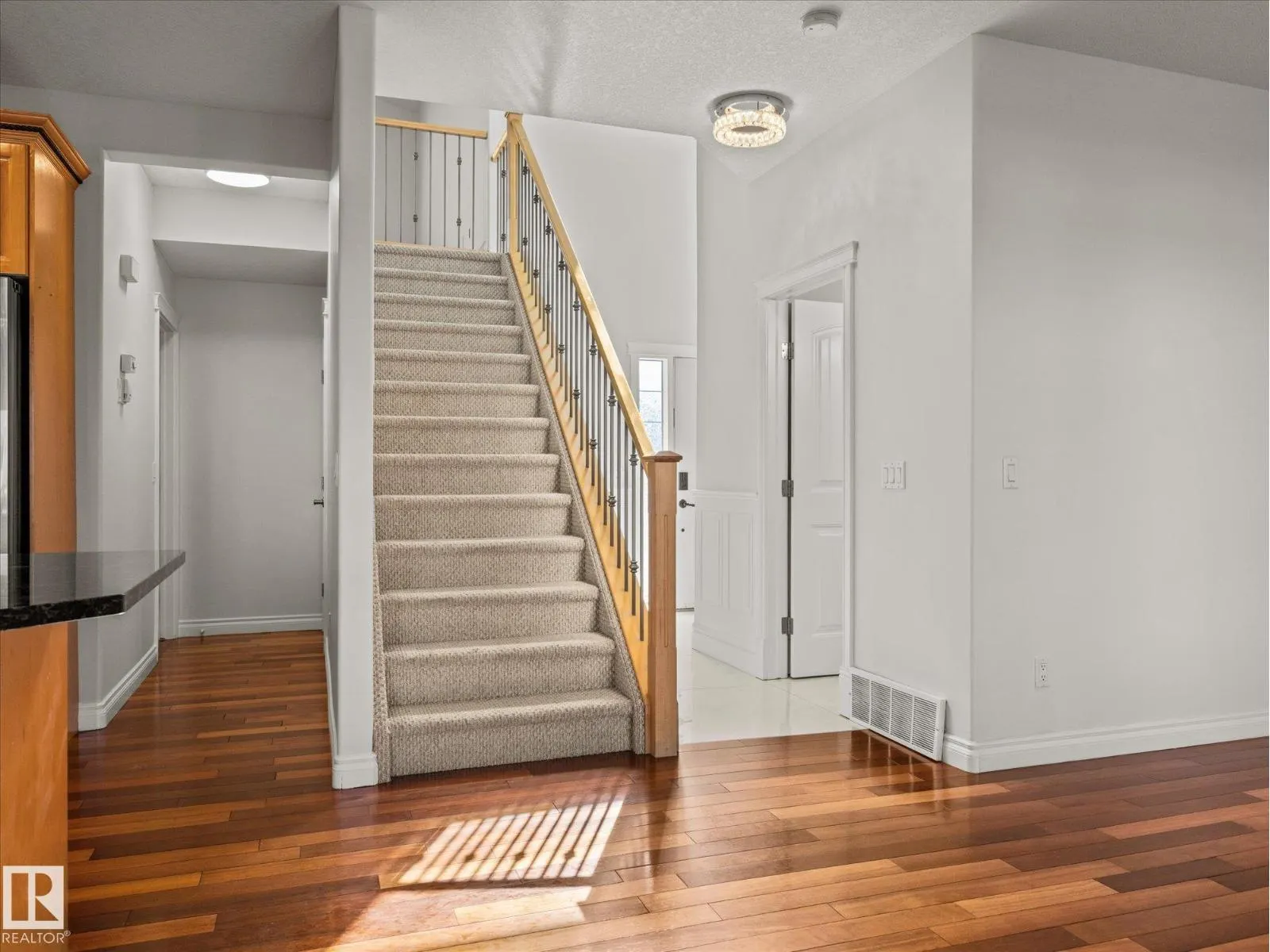 4704 160 AV NW