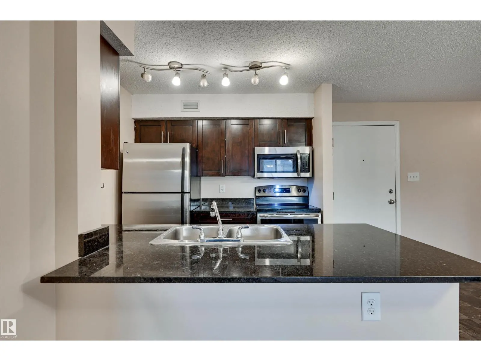 #214 1060 MCCONACHIE BV NW