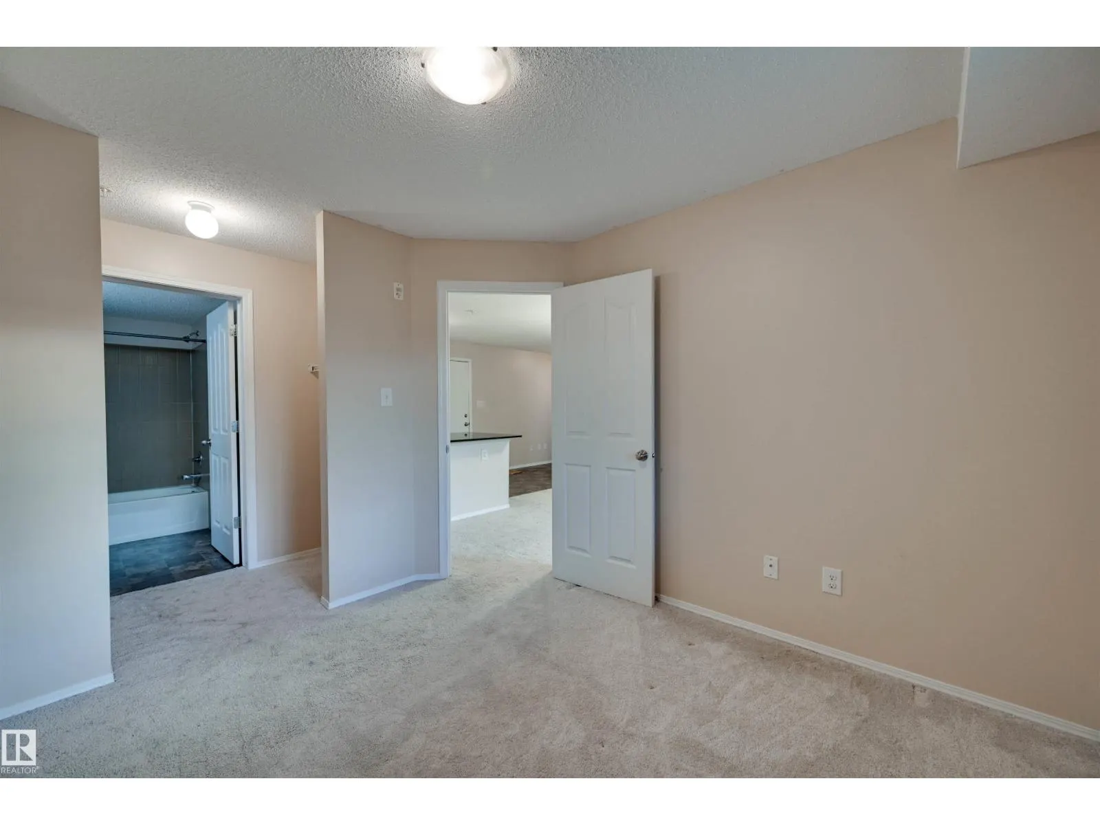 #214 1060 MCCONACHIE BV NW