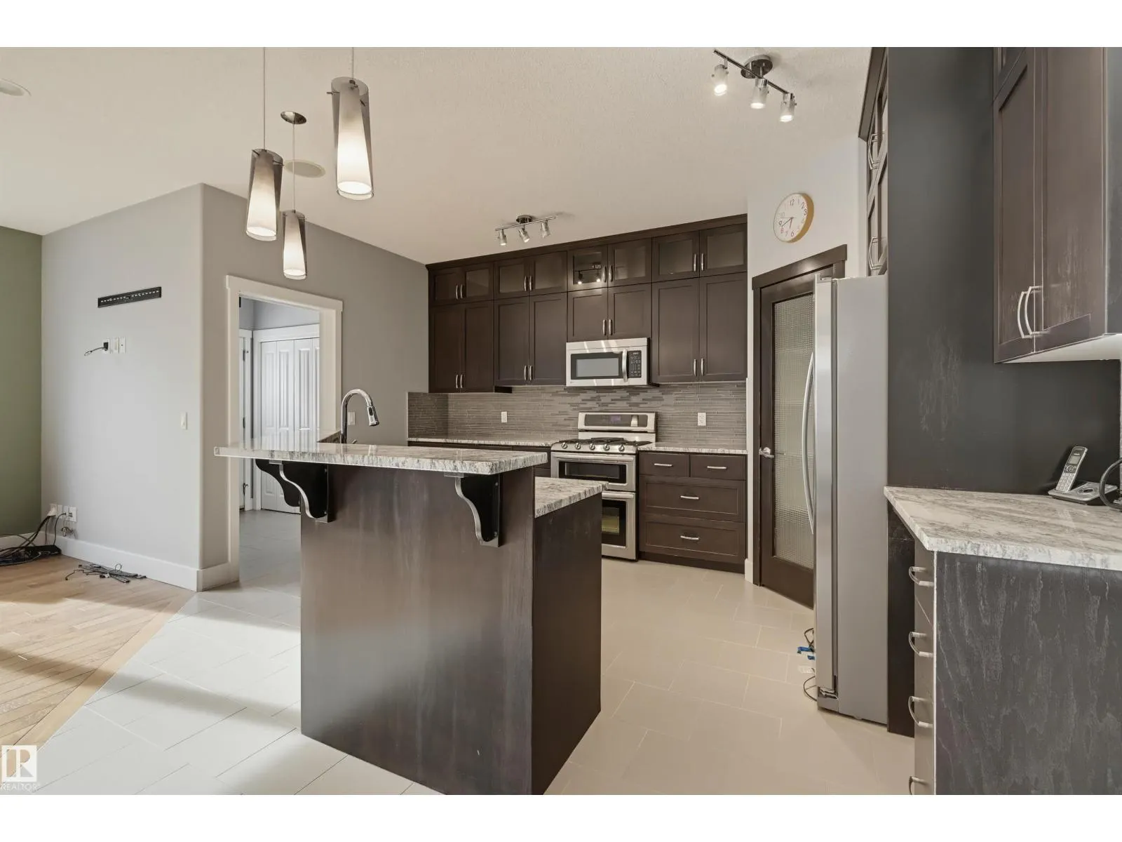 10513 75 AV NW