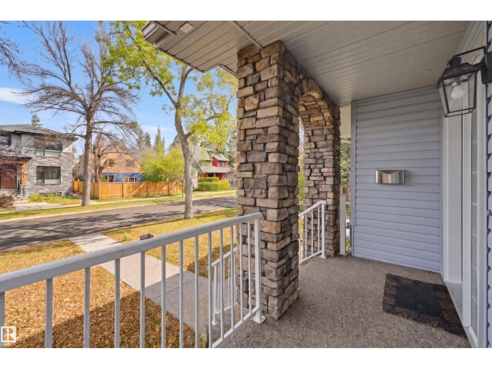 10513 75 AV NW