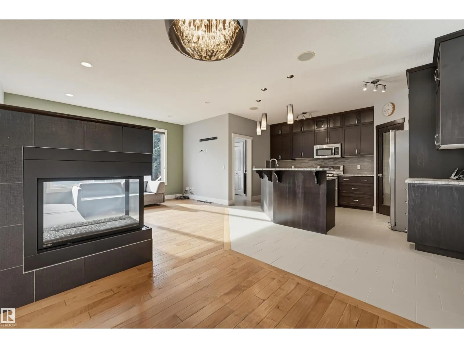 10513 75 AV NW