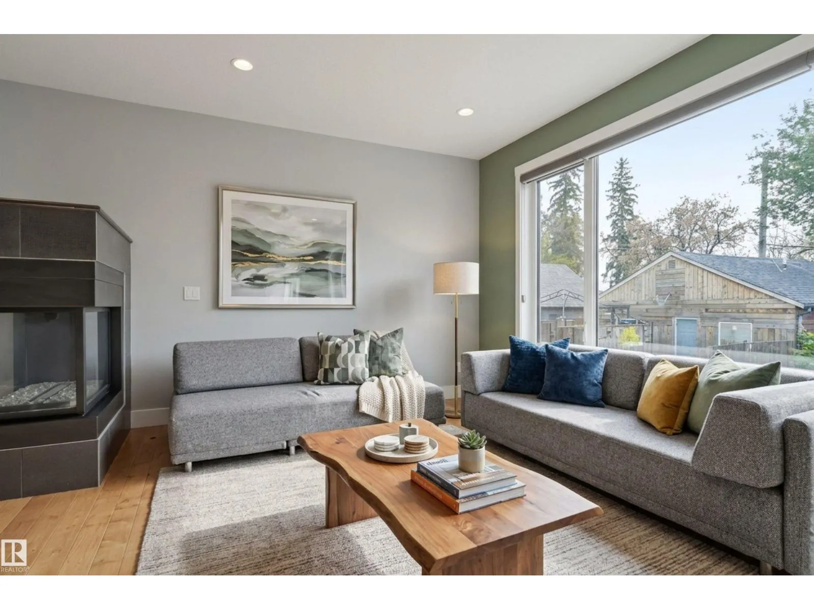 10513 75 AV NW