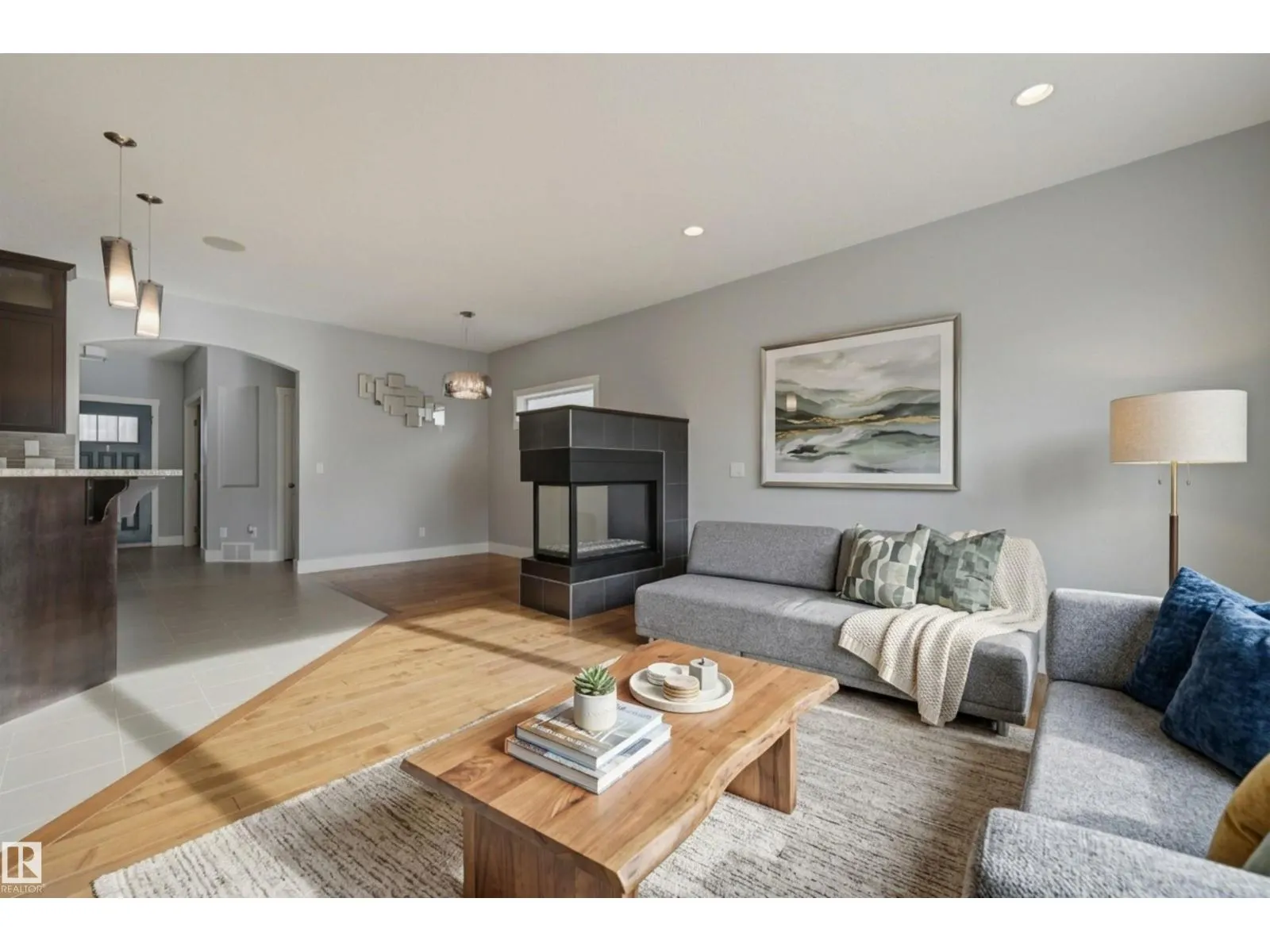 10513 75 AV NW