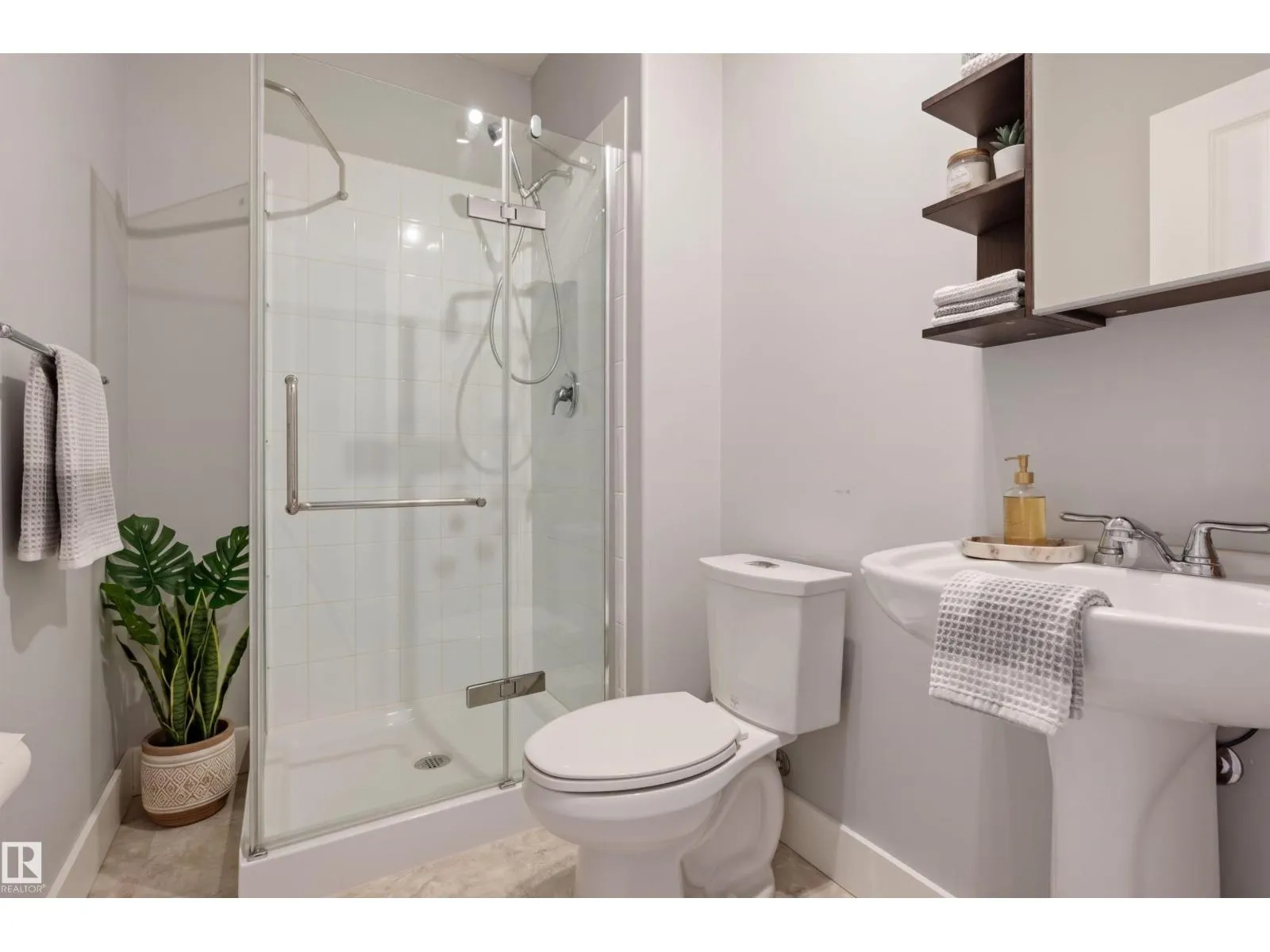 10513 75 AV NW