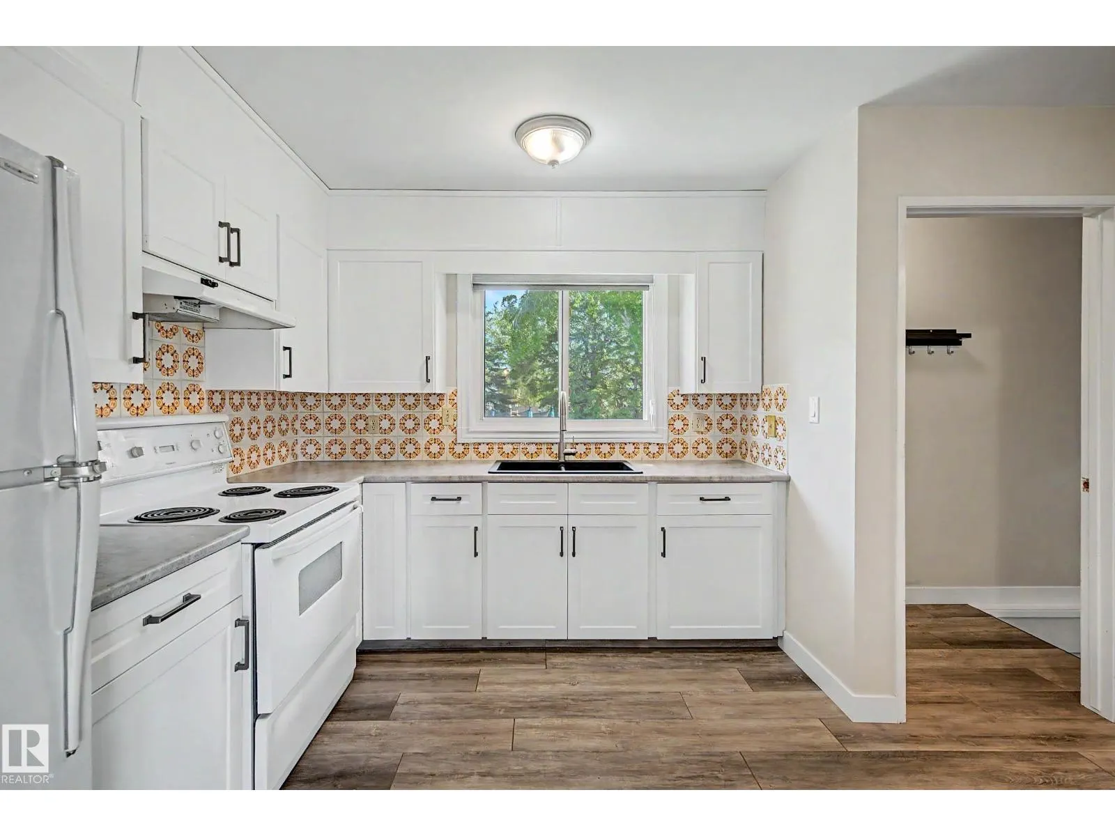 2911 83 ST NW