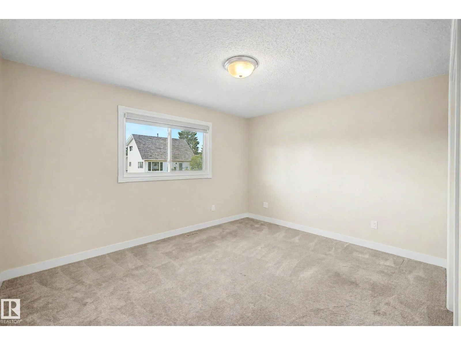 2911 83 ST NW