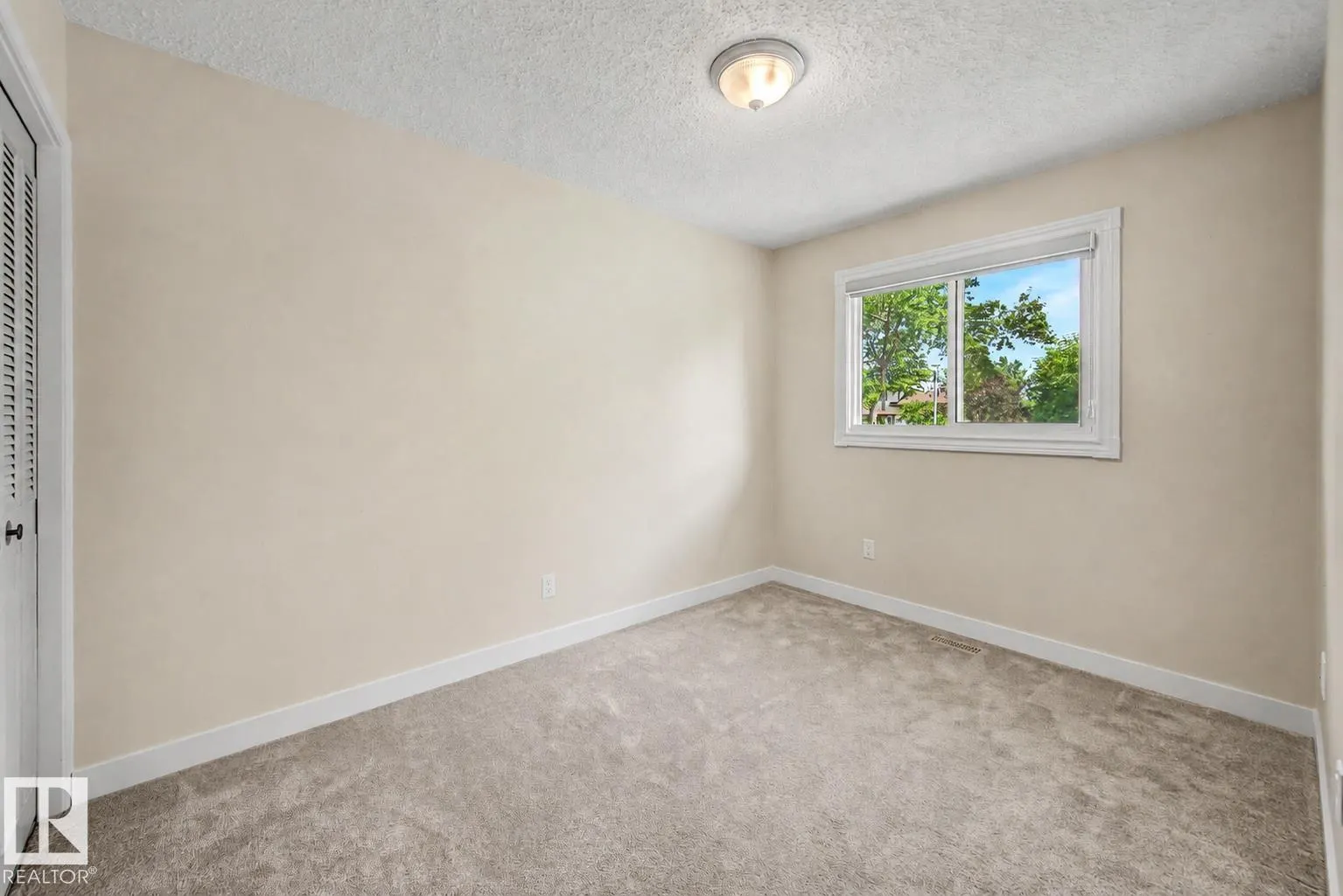 2911 83 ST NW