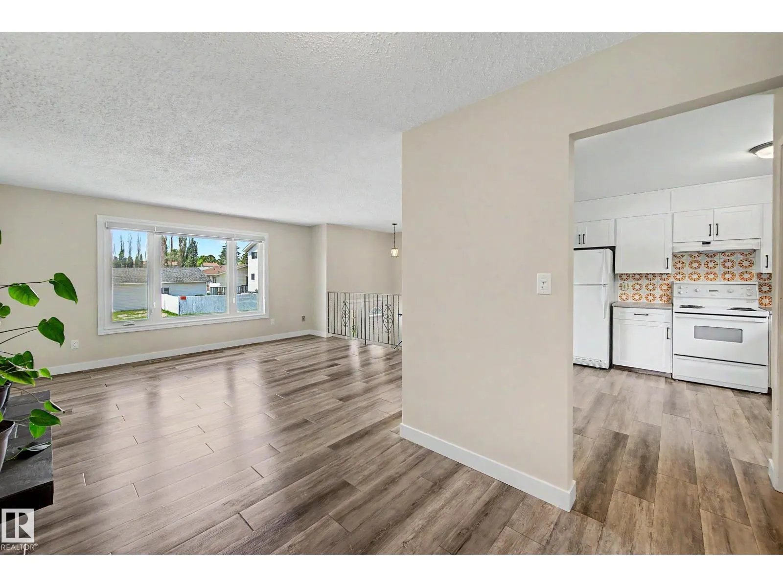 2911 83 ST NW