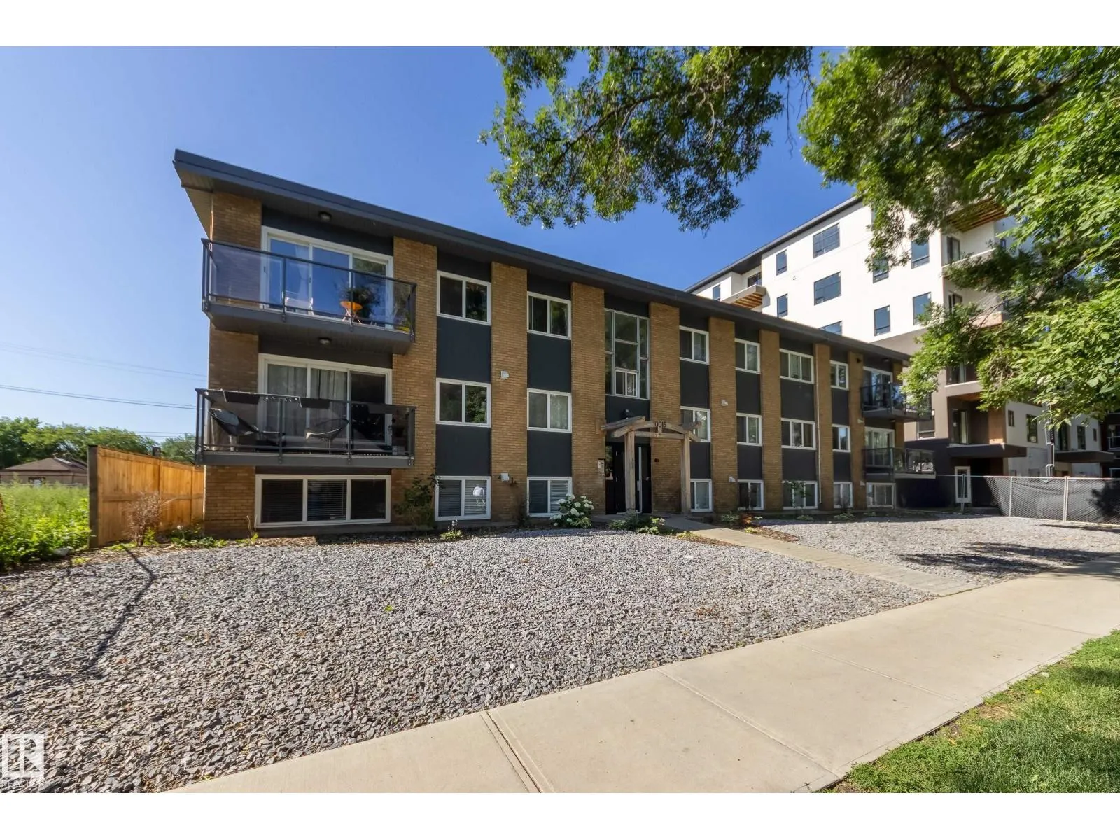 10015 83 AV NW