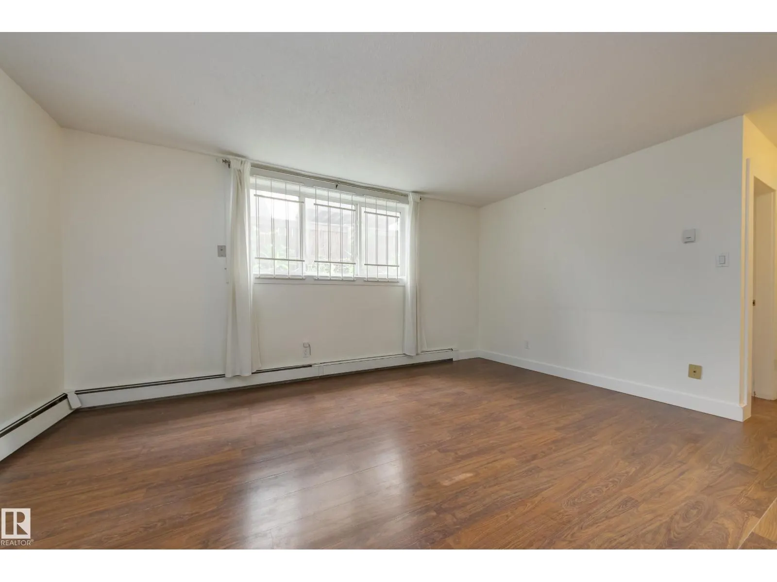 10015 83 AV NW