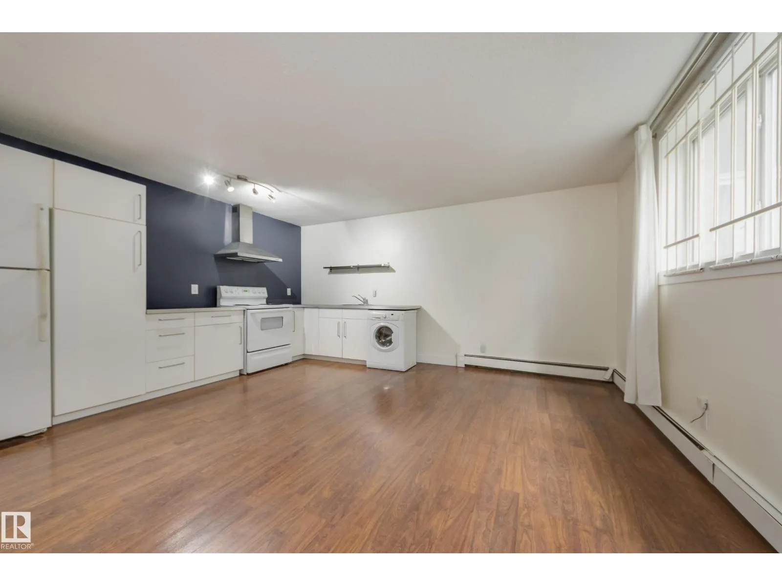 10015 83 AV NW