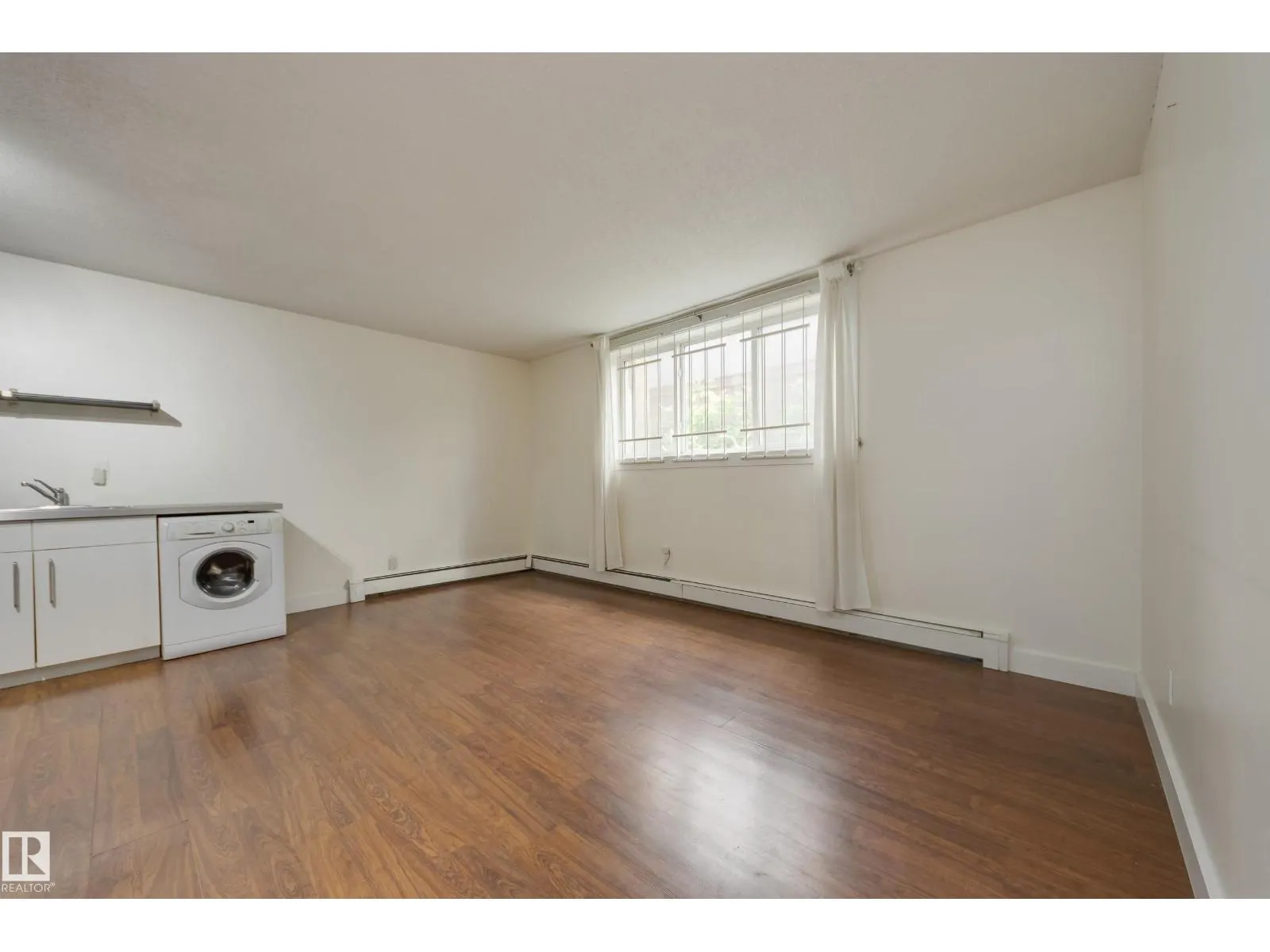 10015 83 AV NW