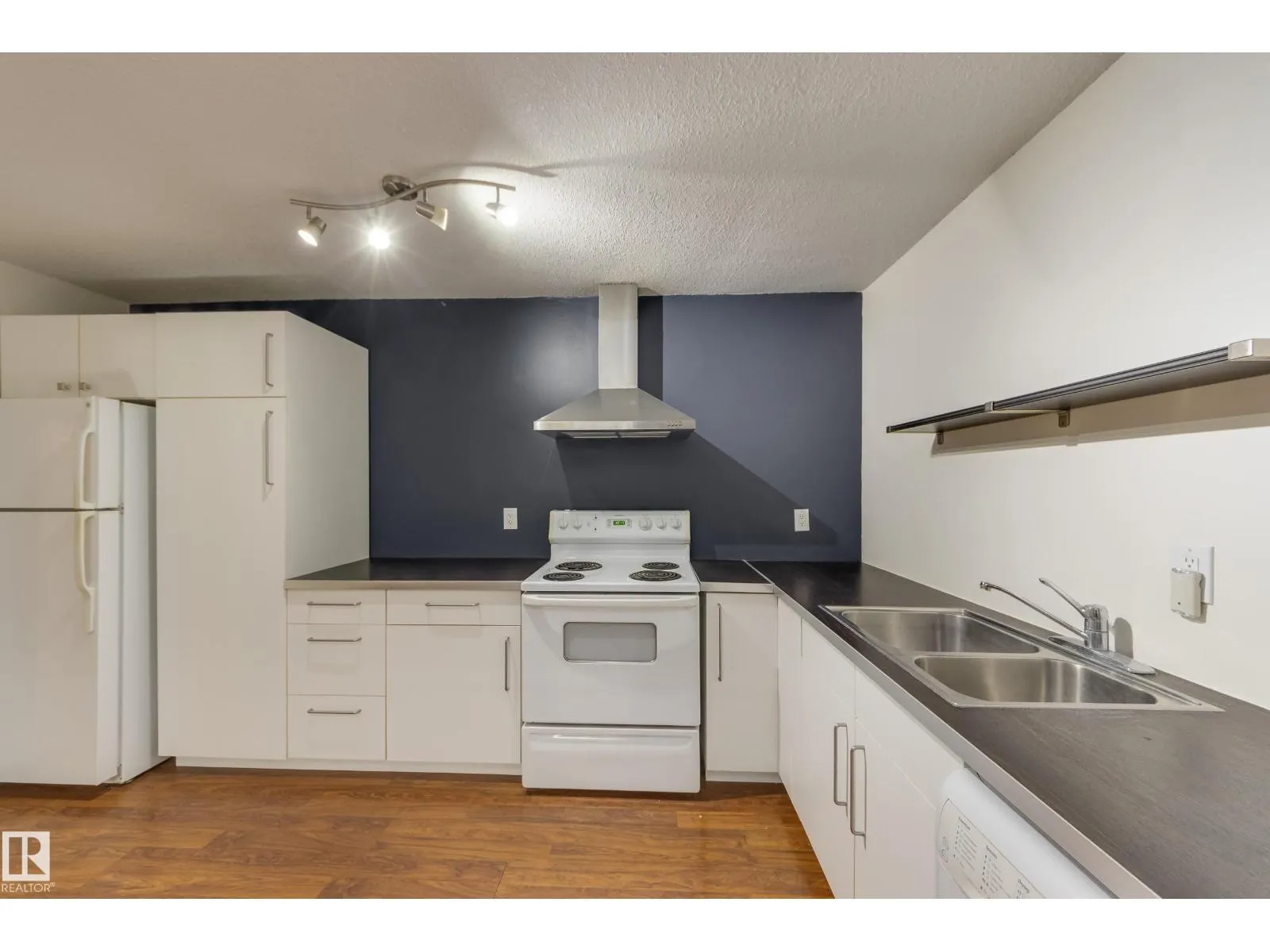 10015 83 AV NW