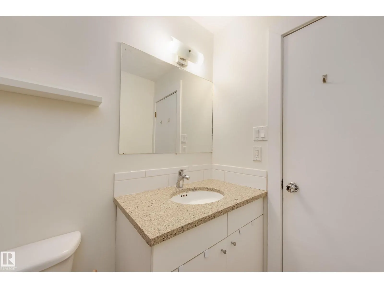 10015 83 AV NW