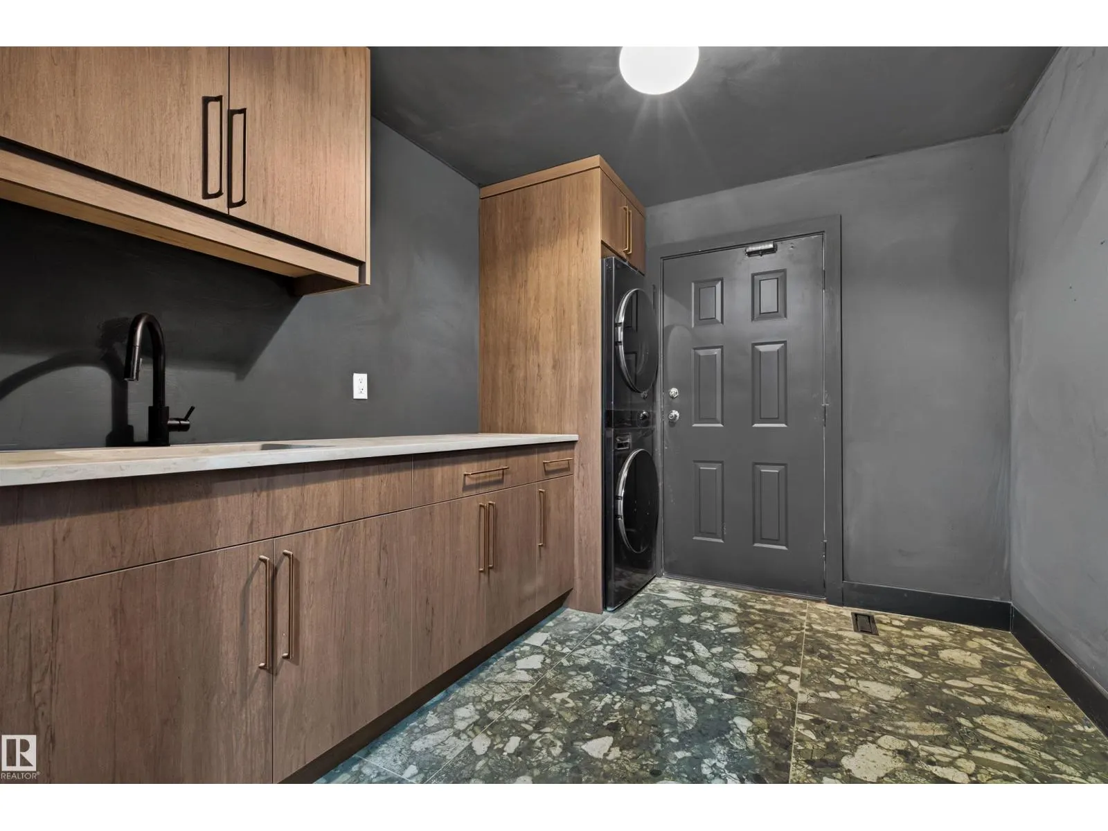 135 WALKER RD NW