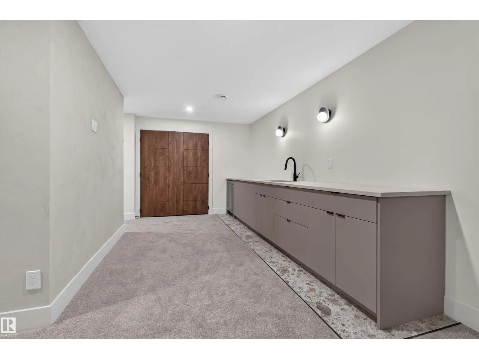 135 WALKER RD NW