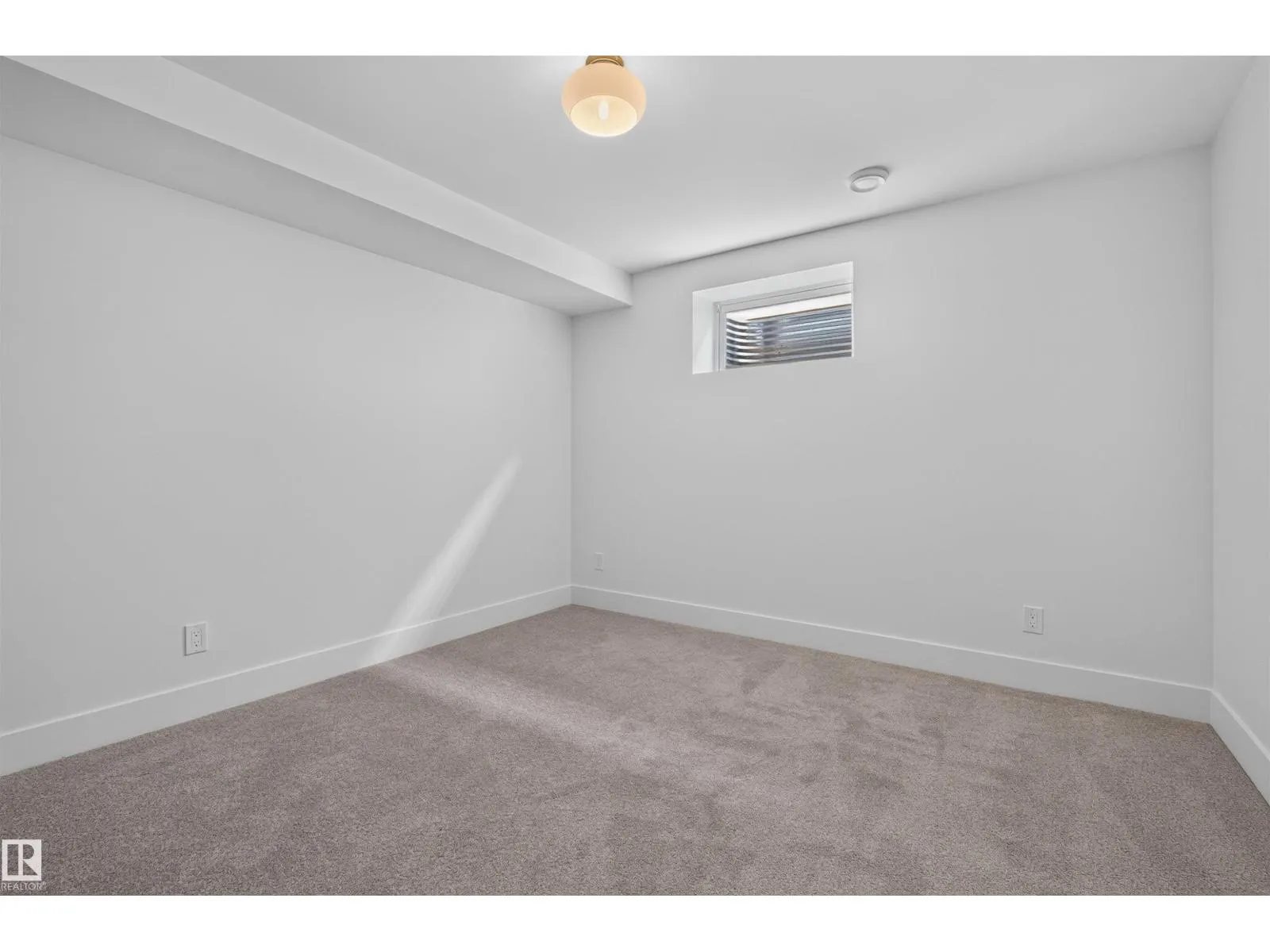 135 WALKER RD NW