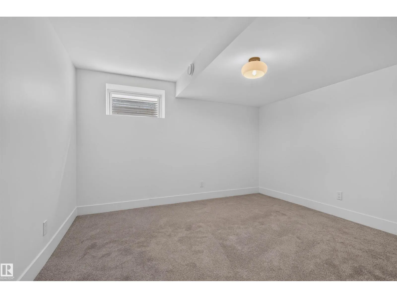 135 WALKER RD NW