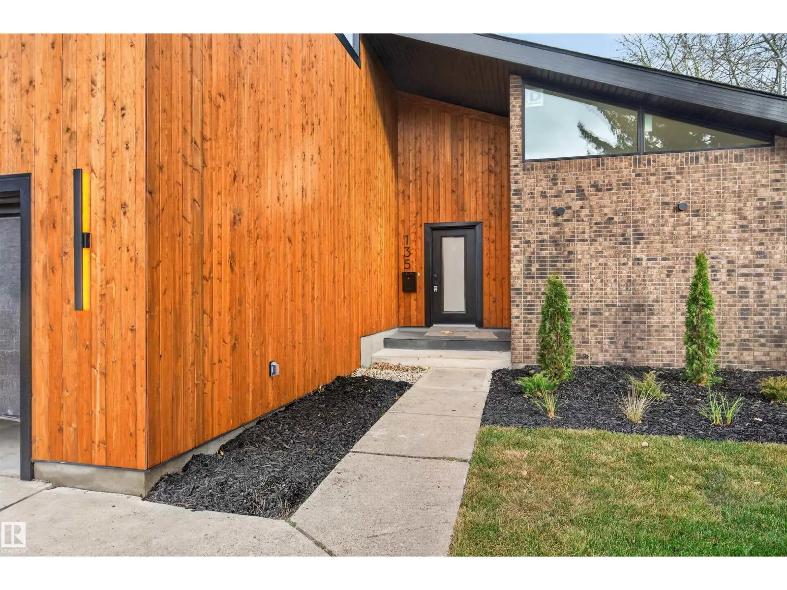 135 WALKER RD NW