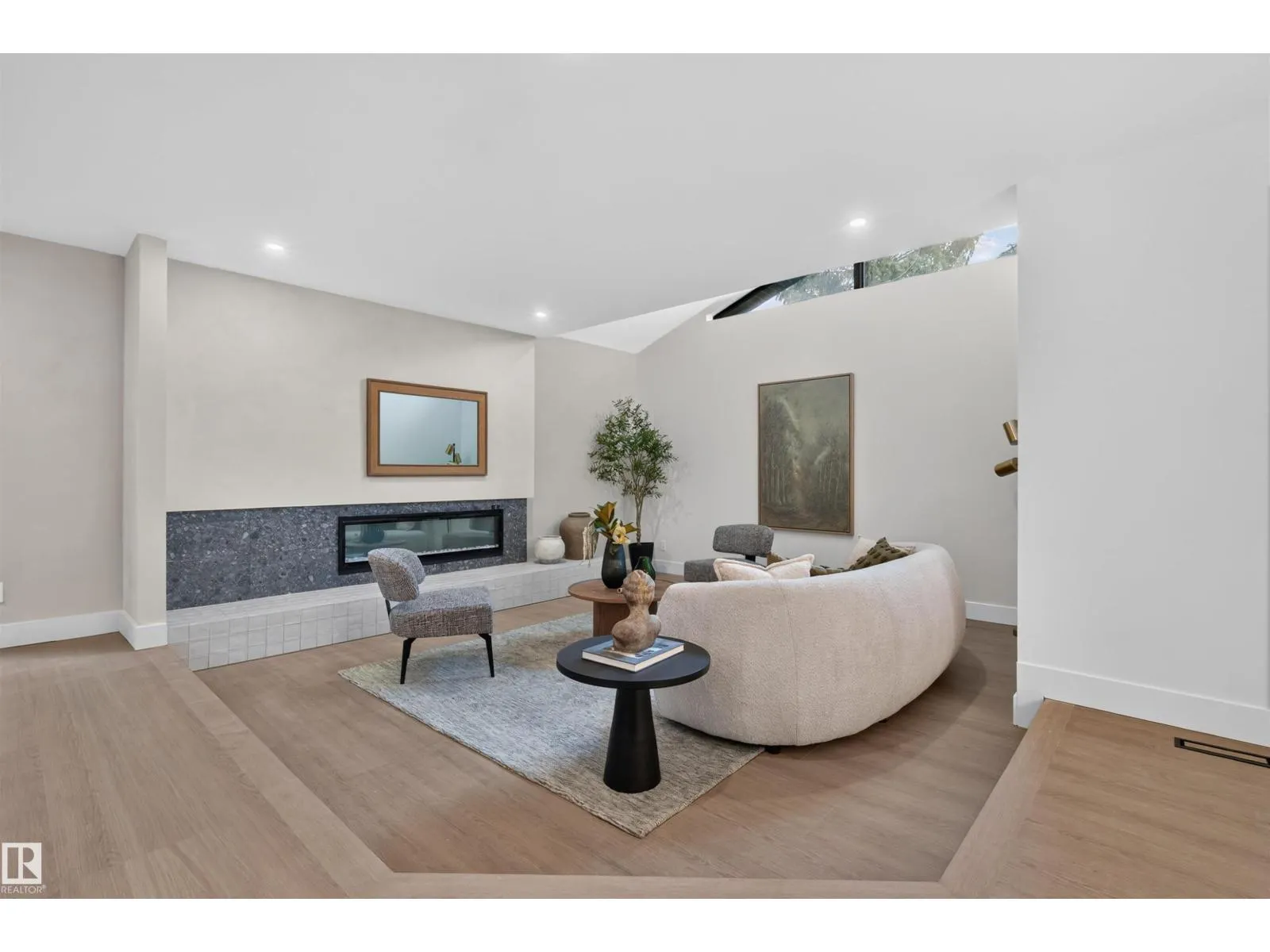 135 WALKER RD NW