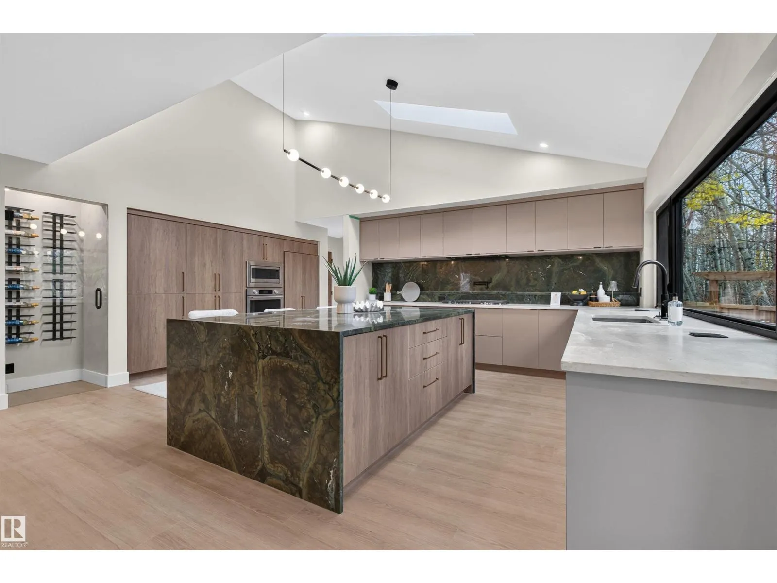 135 WALKER RD NW