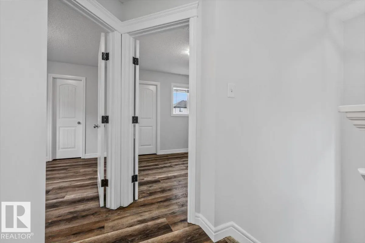 26 VIVIAN WY