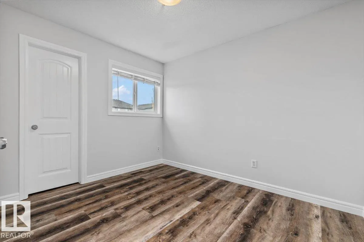 26 VIVIAN WY