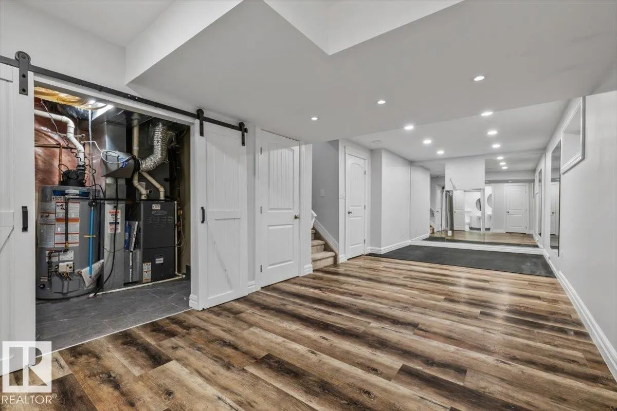 26 VIVIAN WY