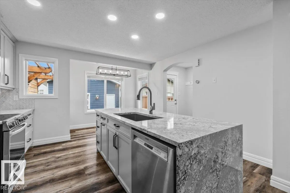 26 VIVIAN WY