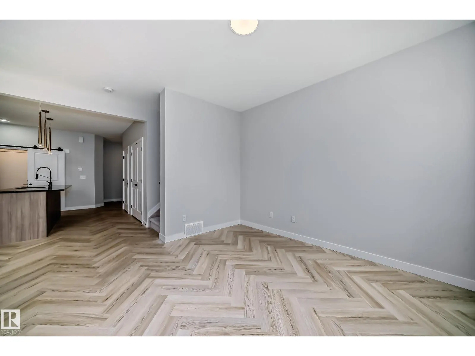 2627 62 ST SW