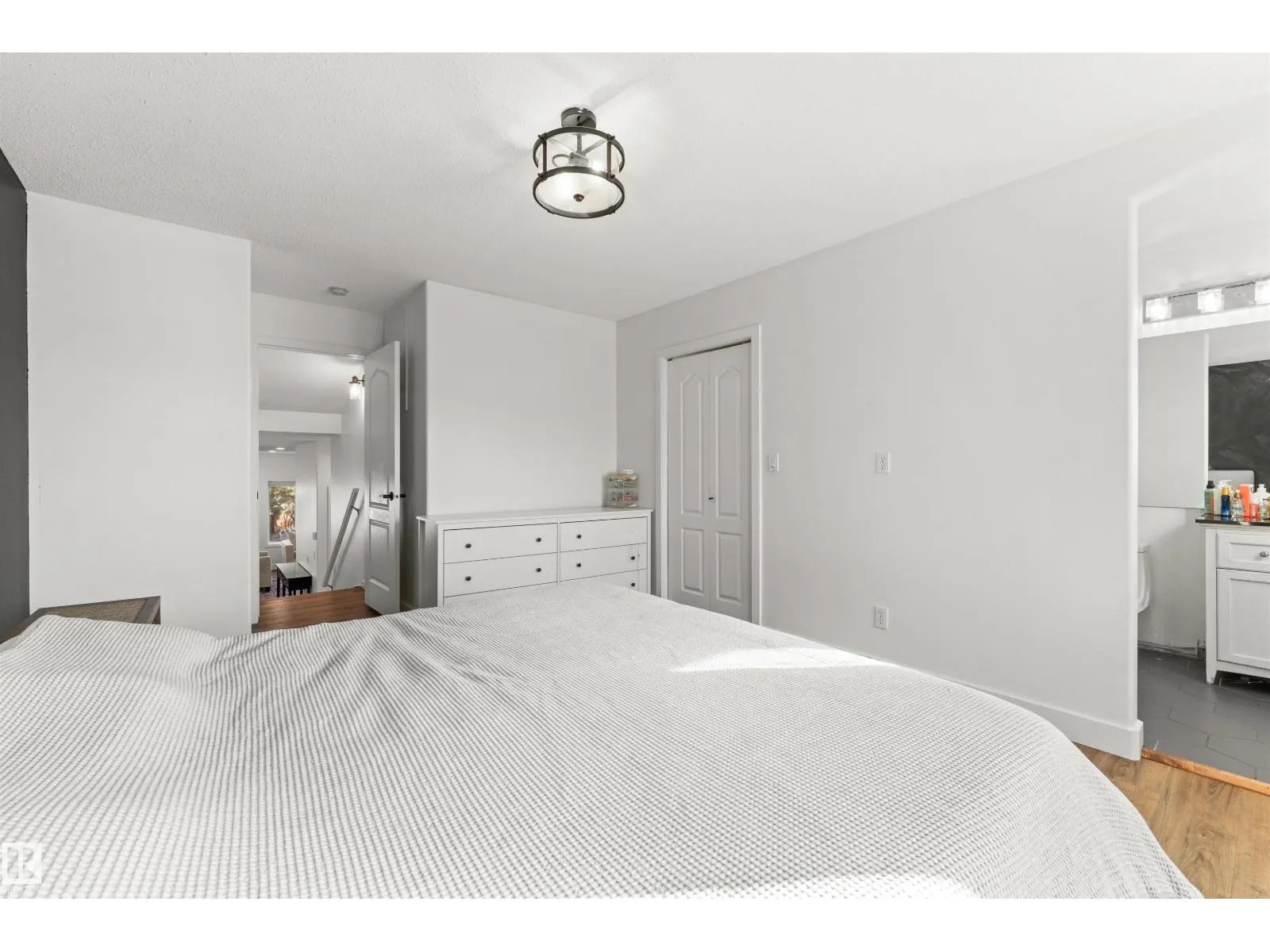 15849 69 ST NW