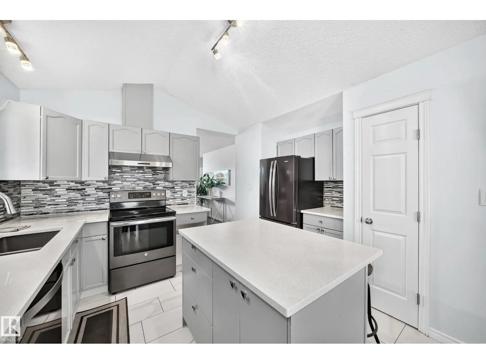 11728 169 AV NW