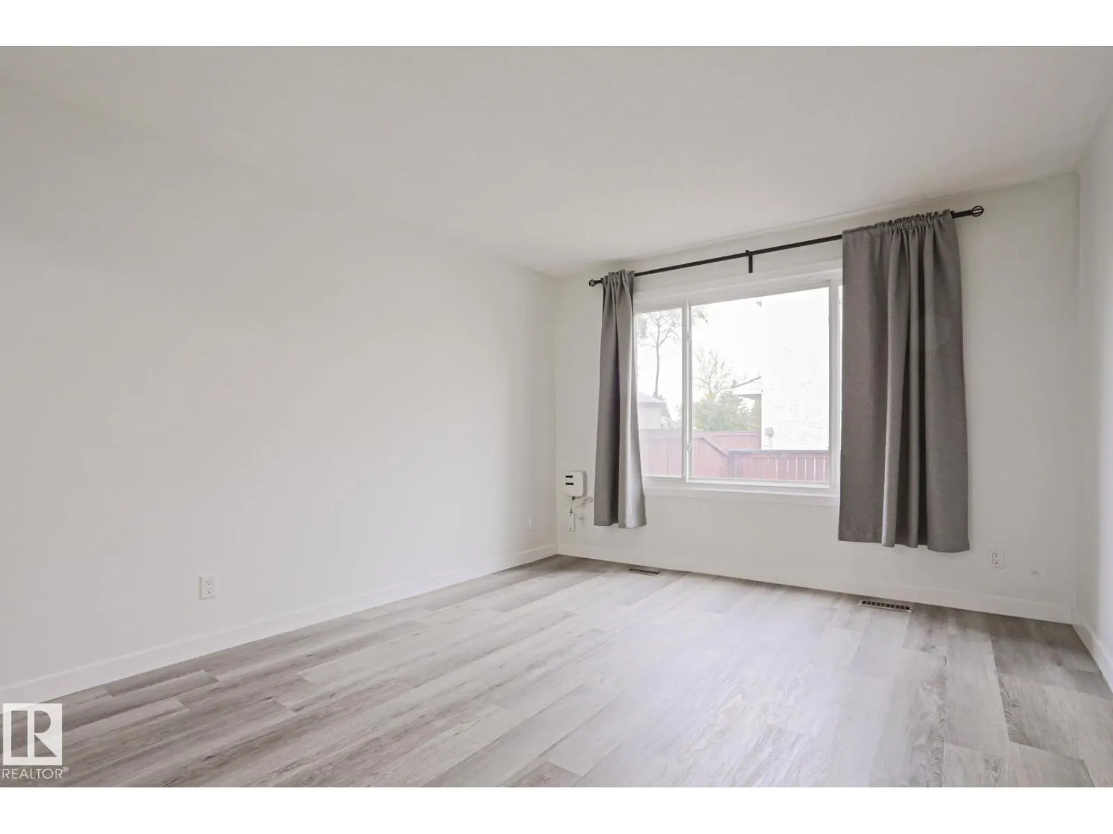 238 PRIMROSE GARDENS GD NW