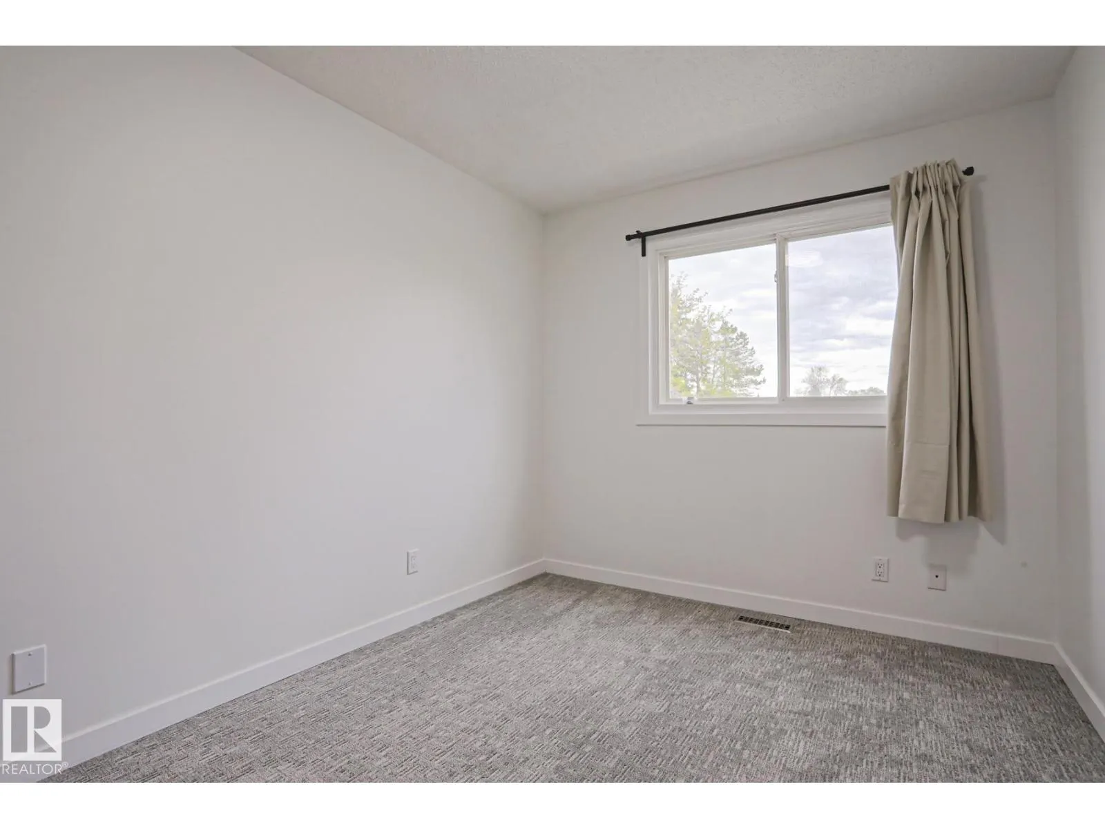 238 PRIMROSE GARDENS GD NW