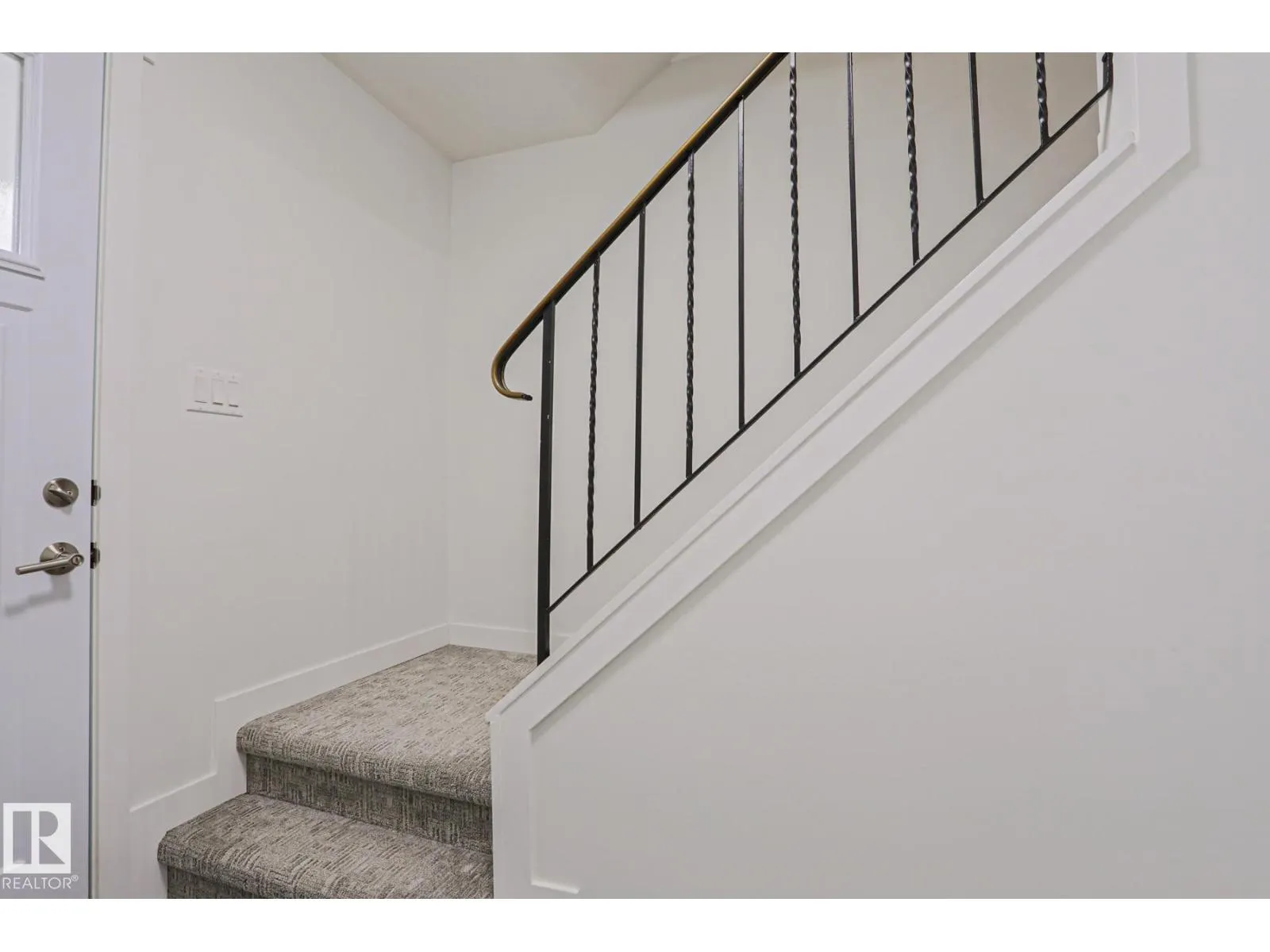 238 PRIMROSE GARDENS GD NW