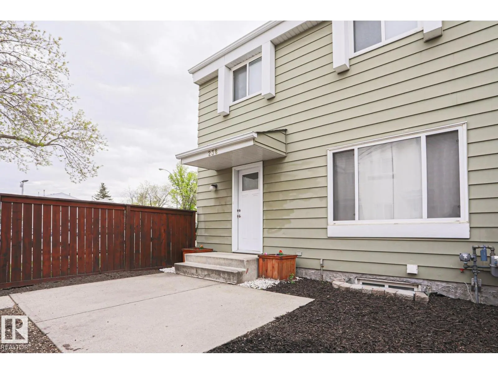 238 PRIMROSE GARDENS GD NW