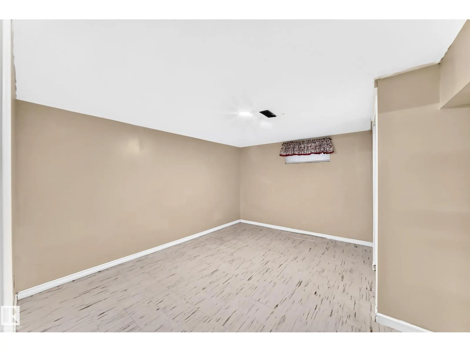 16006 87 AV NW