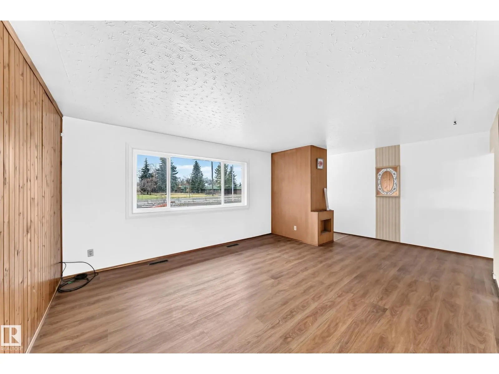 16006 87 AV NW
