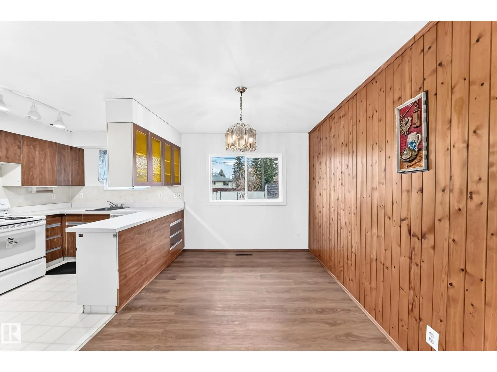 16006 87 AV NW