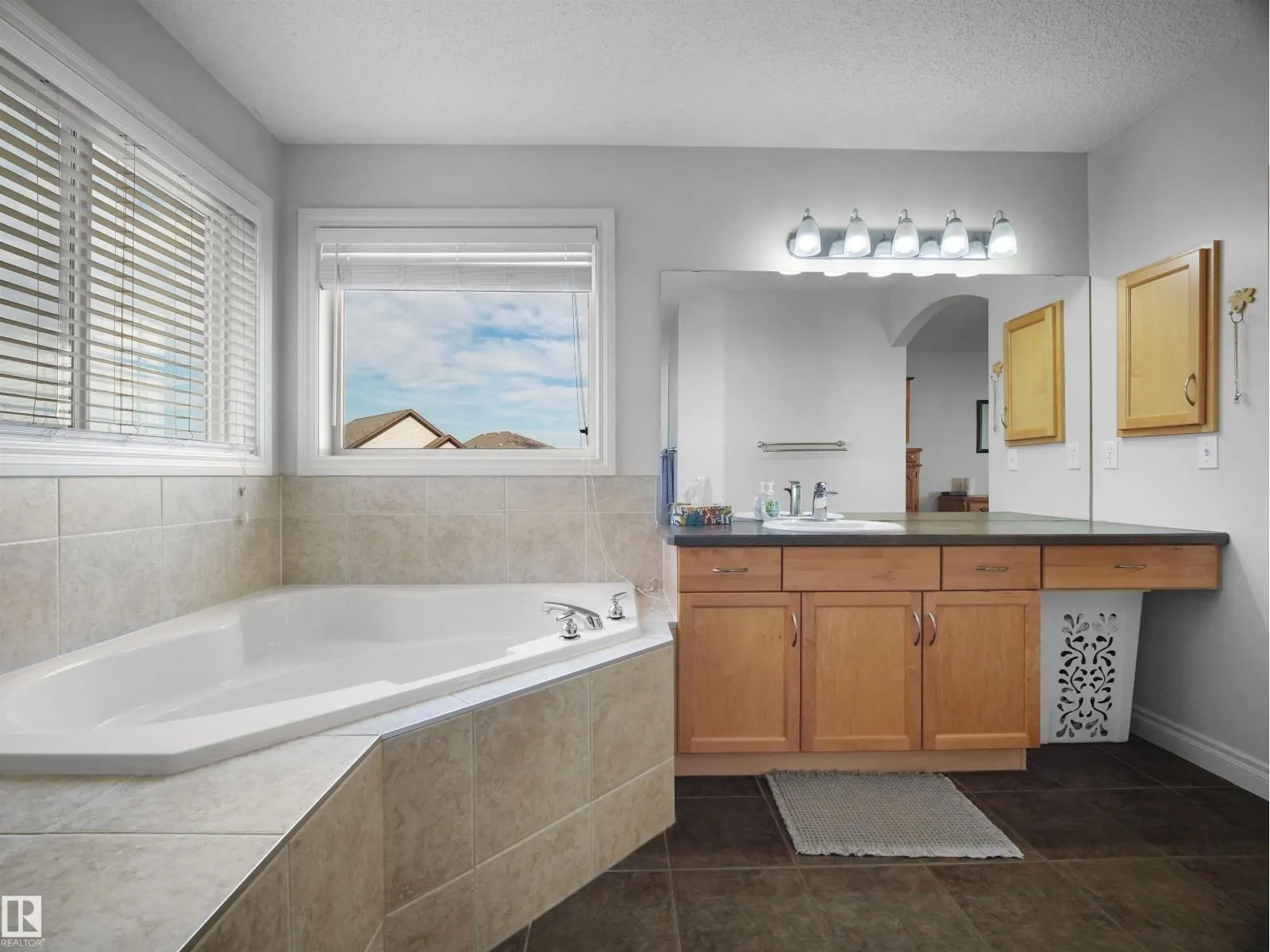20124 47 AV NW