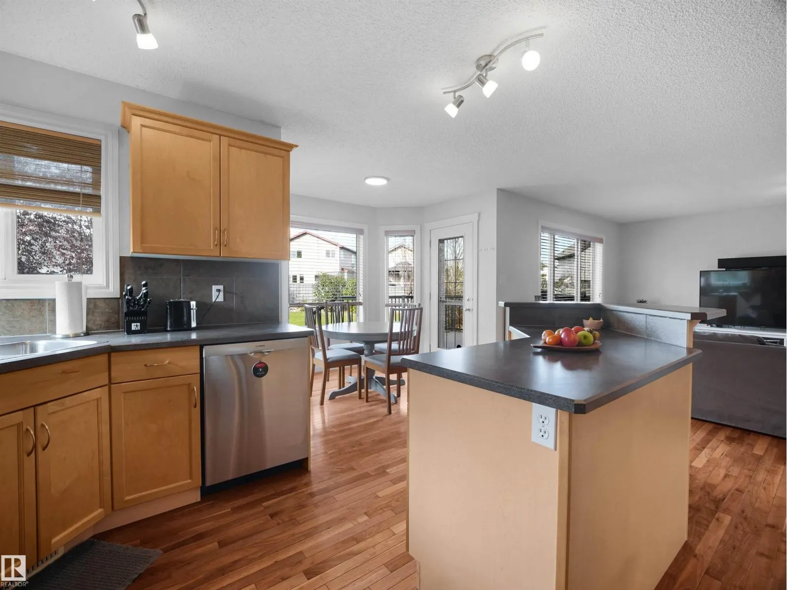 20124 47 AV NW