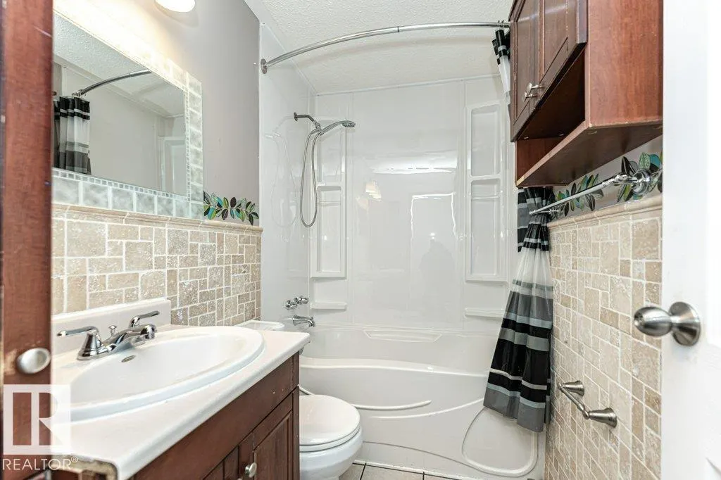 9522 79 ST