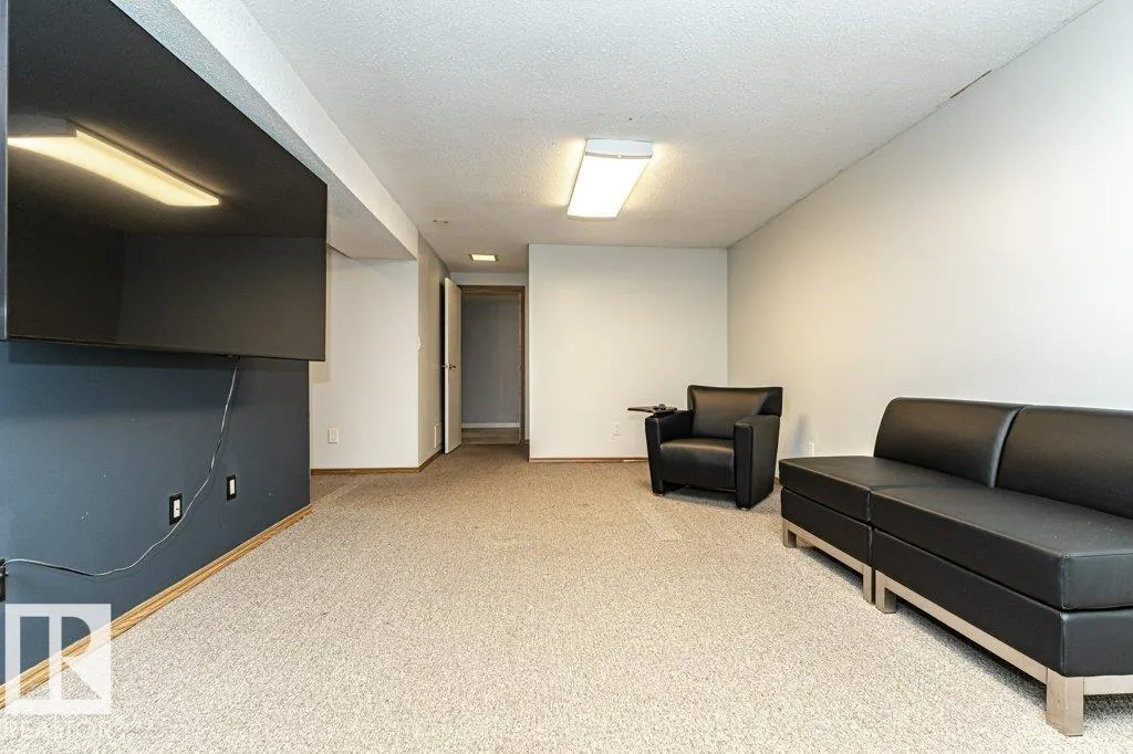 9522 79 ST