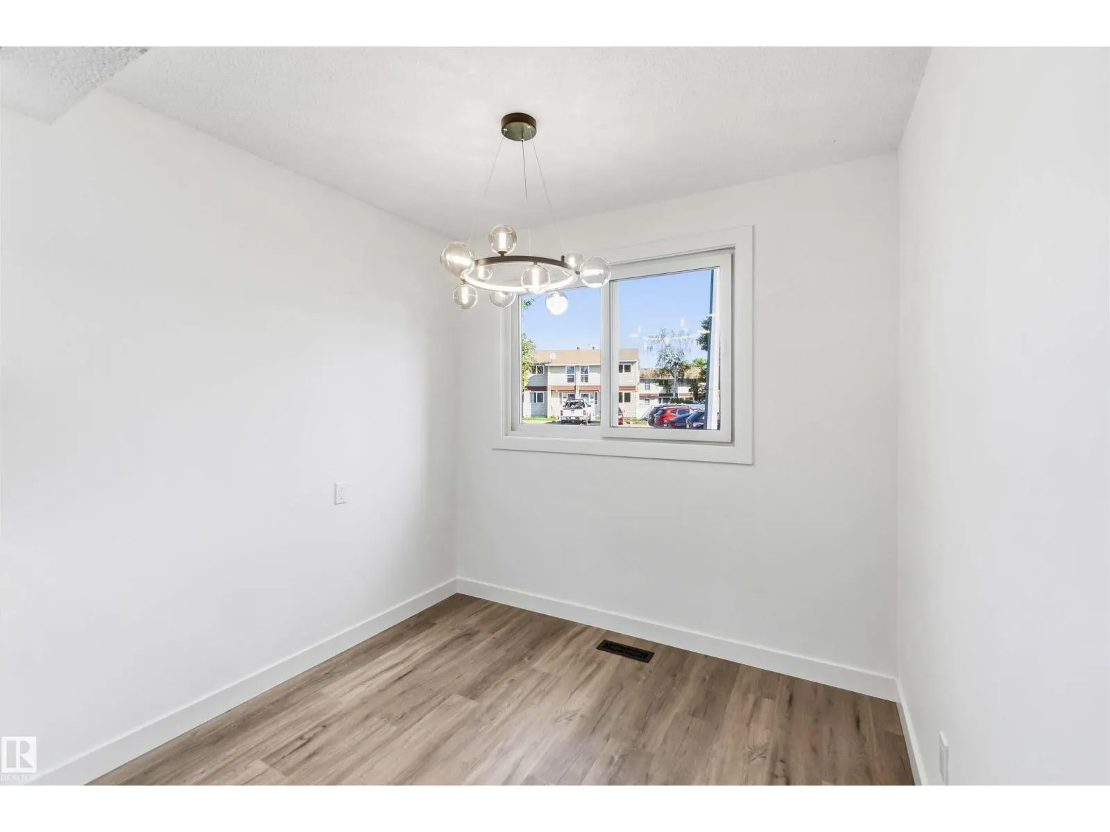 350 CLAREVIEW RD NW