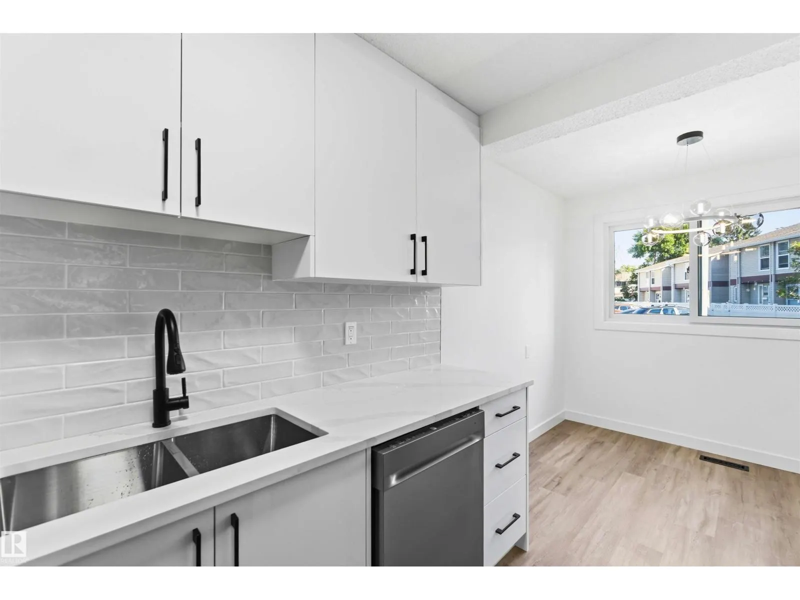 350 CLAREVIEW RD NW